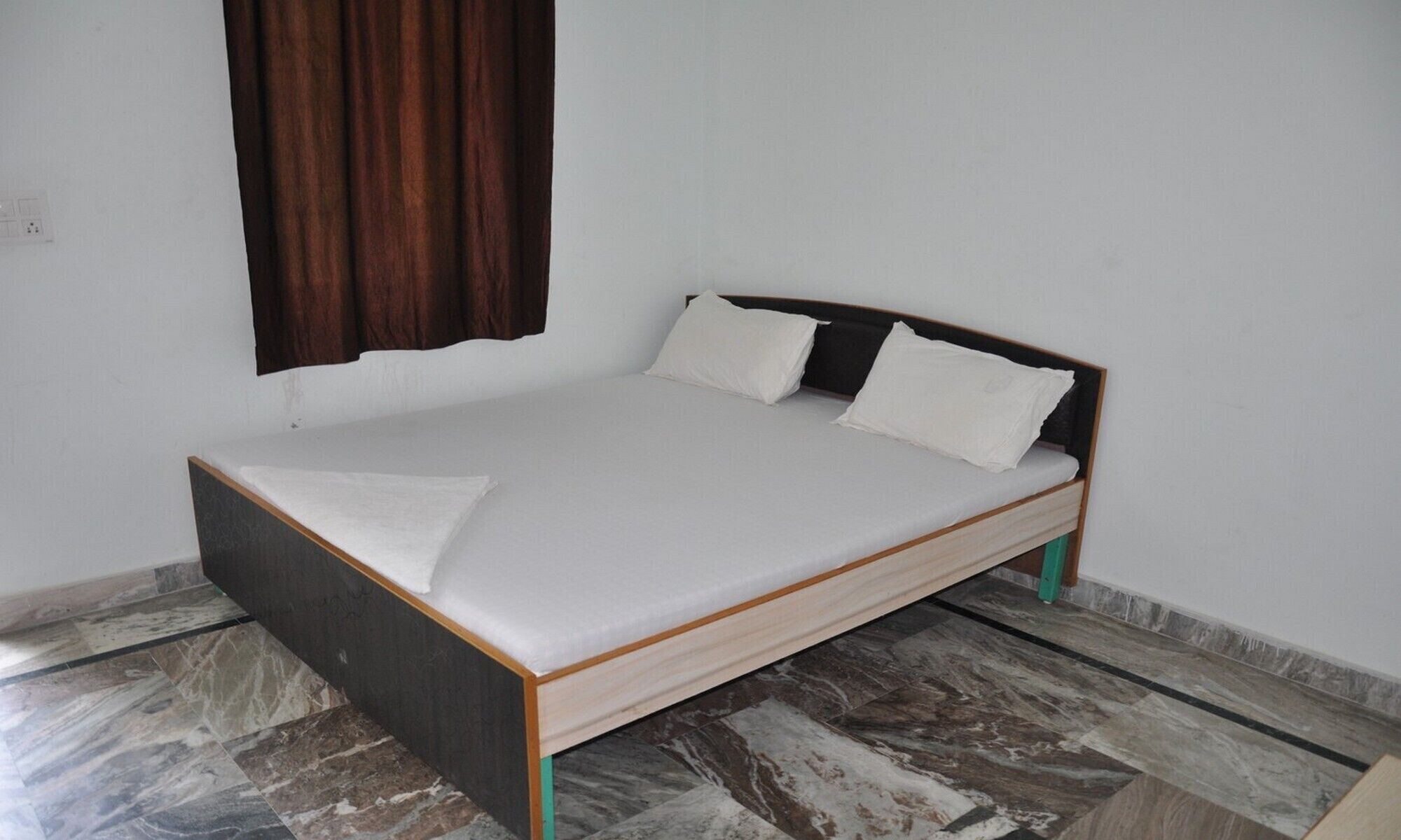 Private Room on the Green Side of Ganga