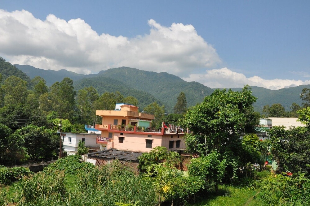 Private Room on the Green Side of Ganga