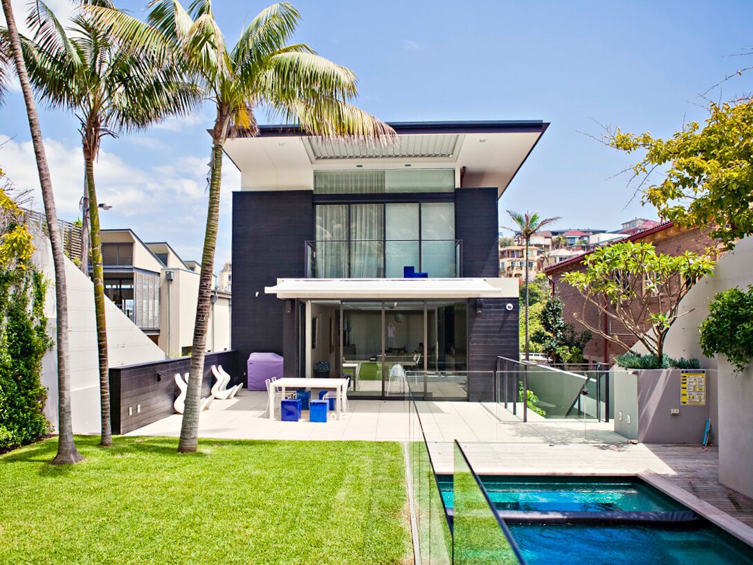 World class in Tamarama Beach with expansive views — image 2