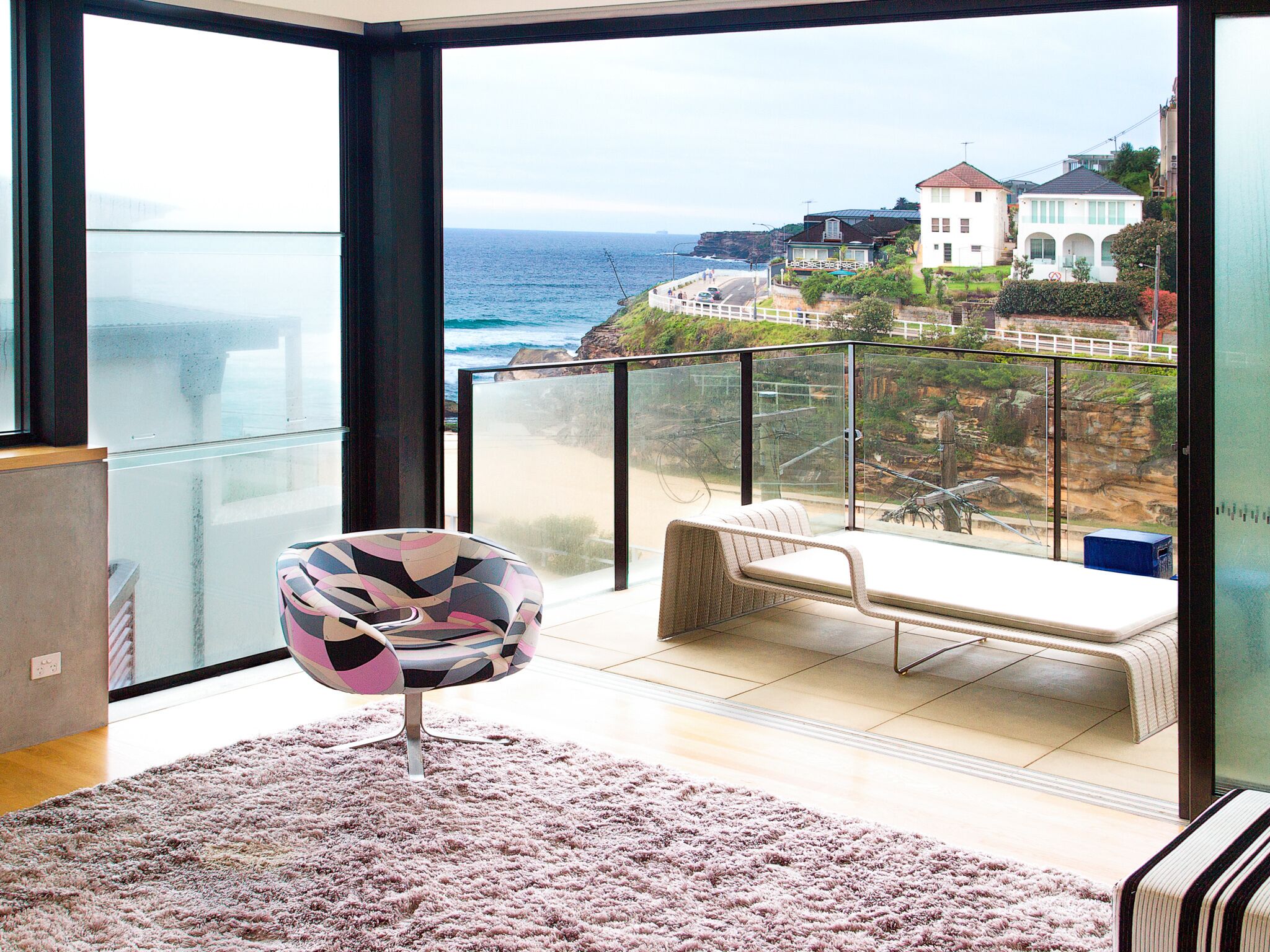 World class in Tamarama Beach with expansive views — image 13