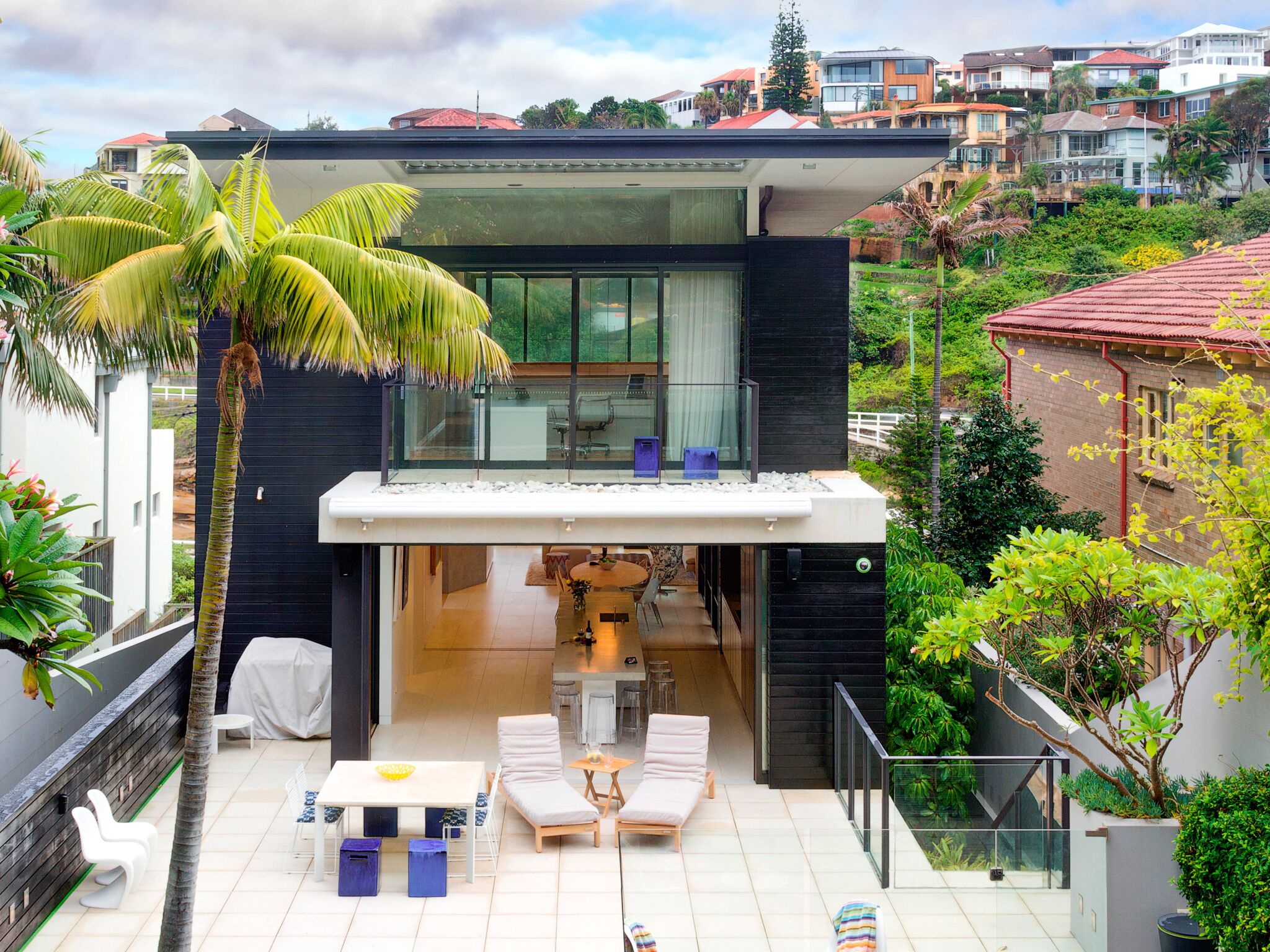 World class in Tamarama Beach with expansive views — image 9