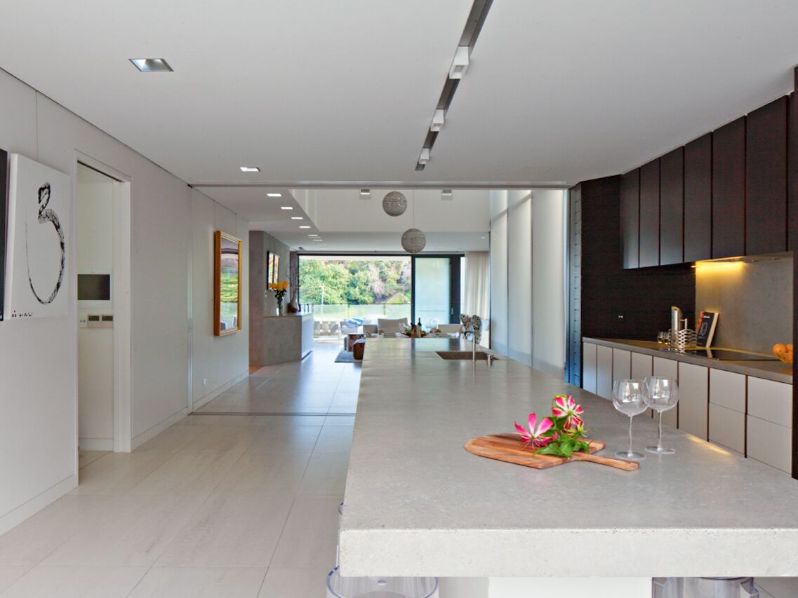 World class in Tamarama Beach with expansive views — image 6