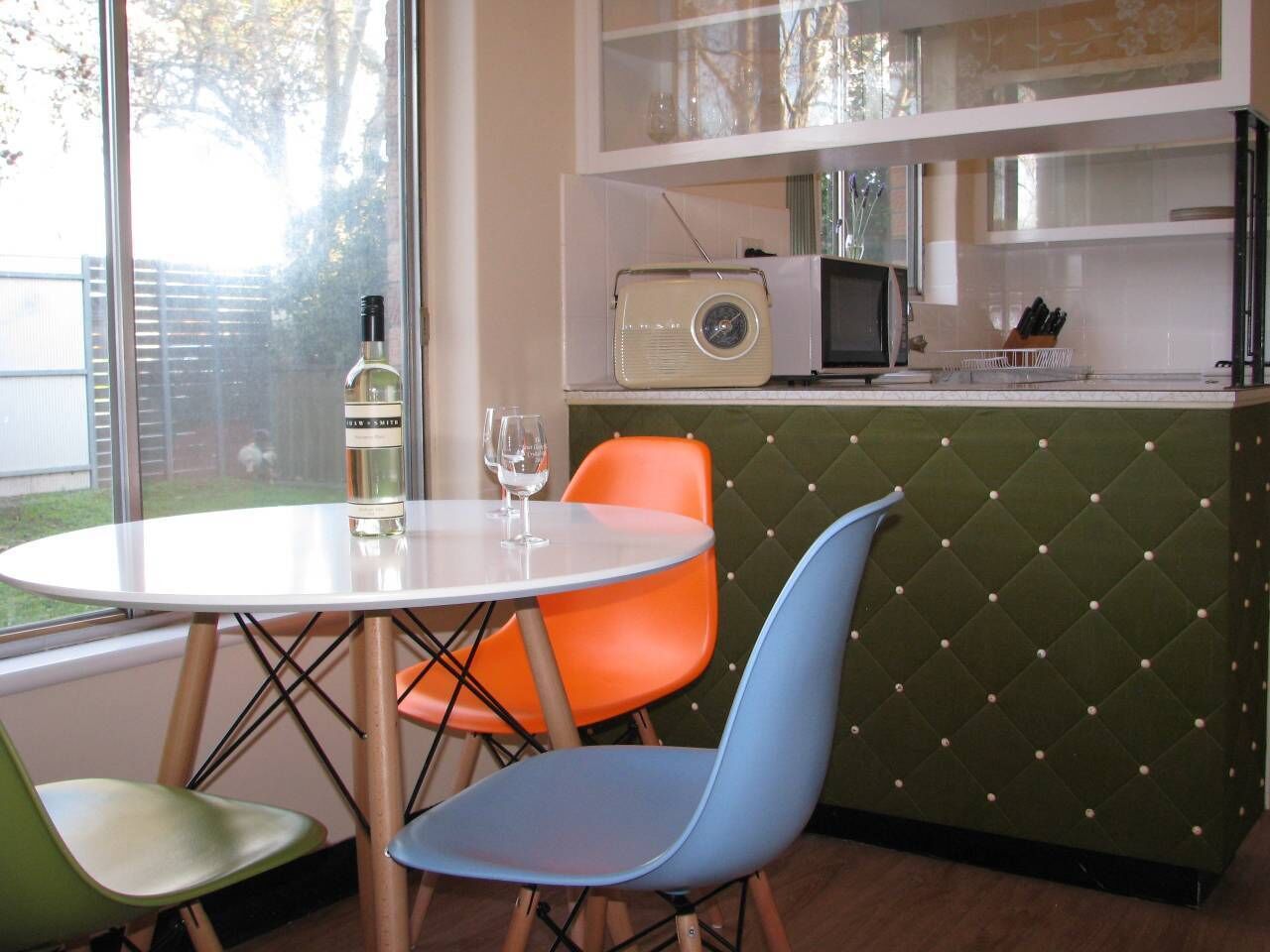 Festival Stays funky  retro Goodwood Apartment