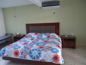 4 soverom, strykejern/-brett, internettilgang og sengetøy