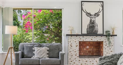 Salt & Sand - Flynn's Beach