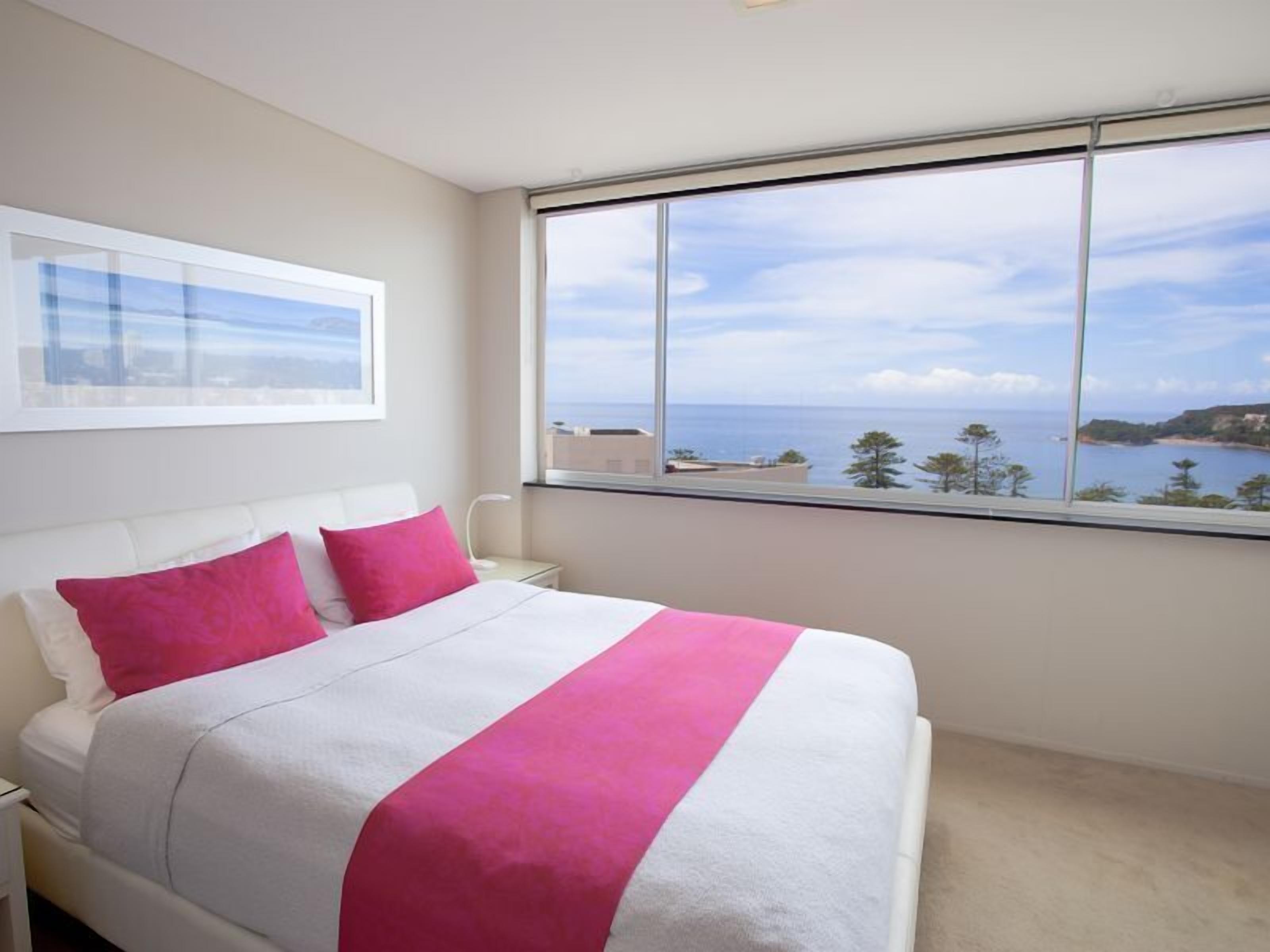 Manly Ocean Beach Apartment + Views! — image 7