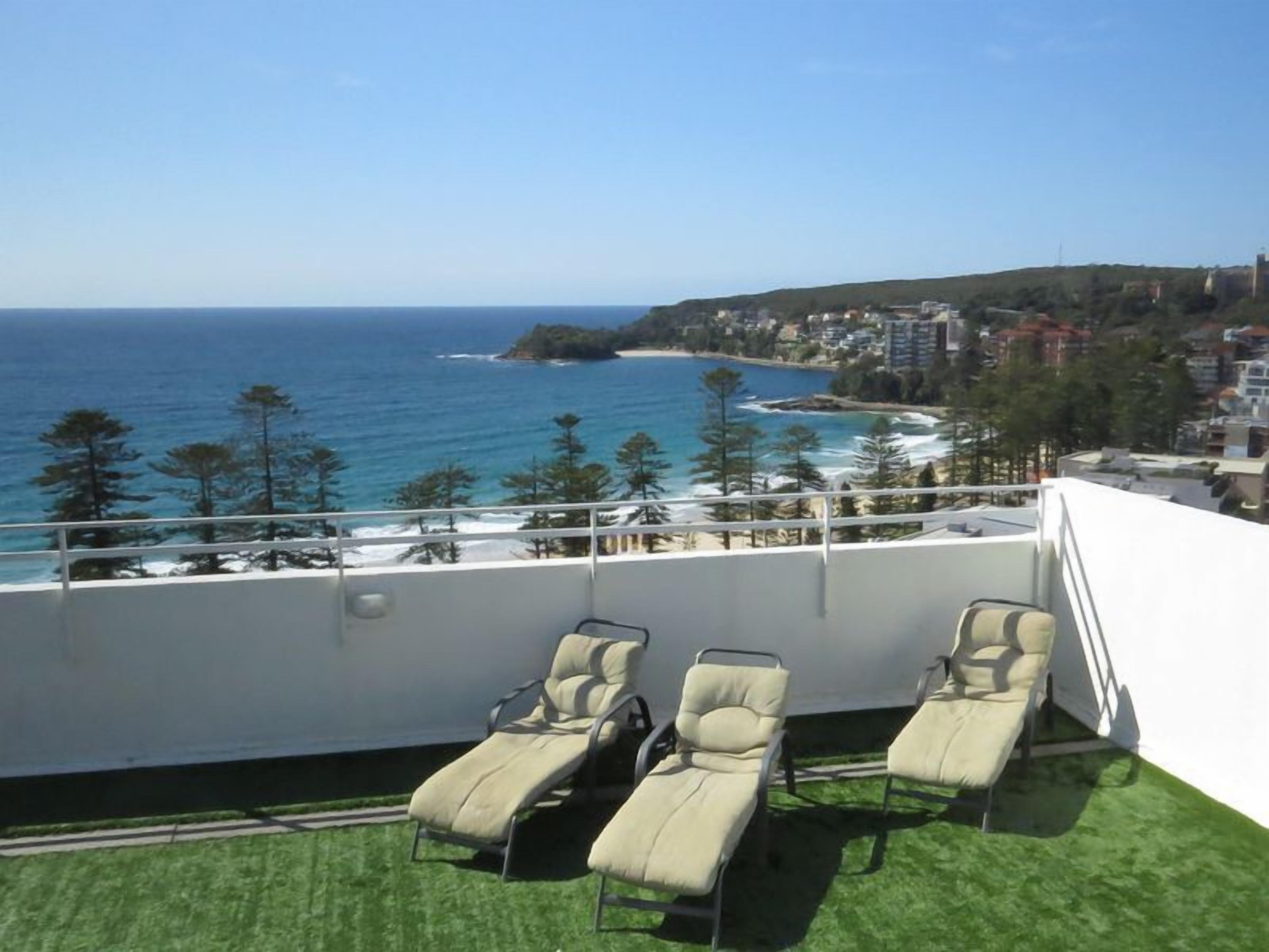 Manly Ocean Beach Apartment + Views! — image 13