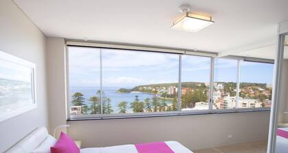 Manly Ocean Beach Apartment + Views!