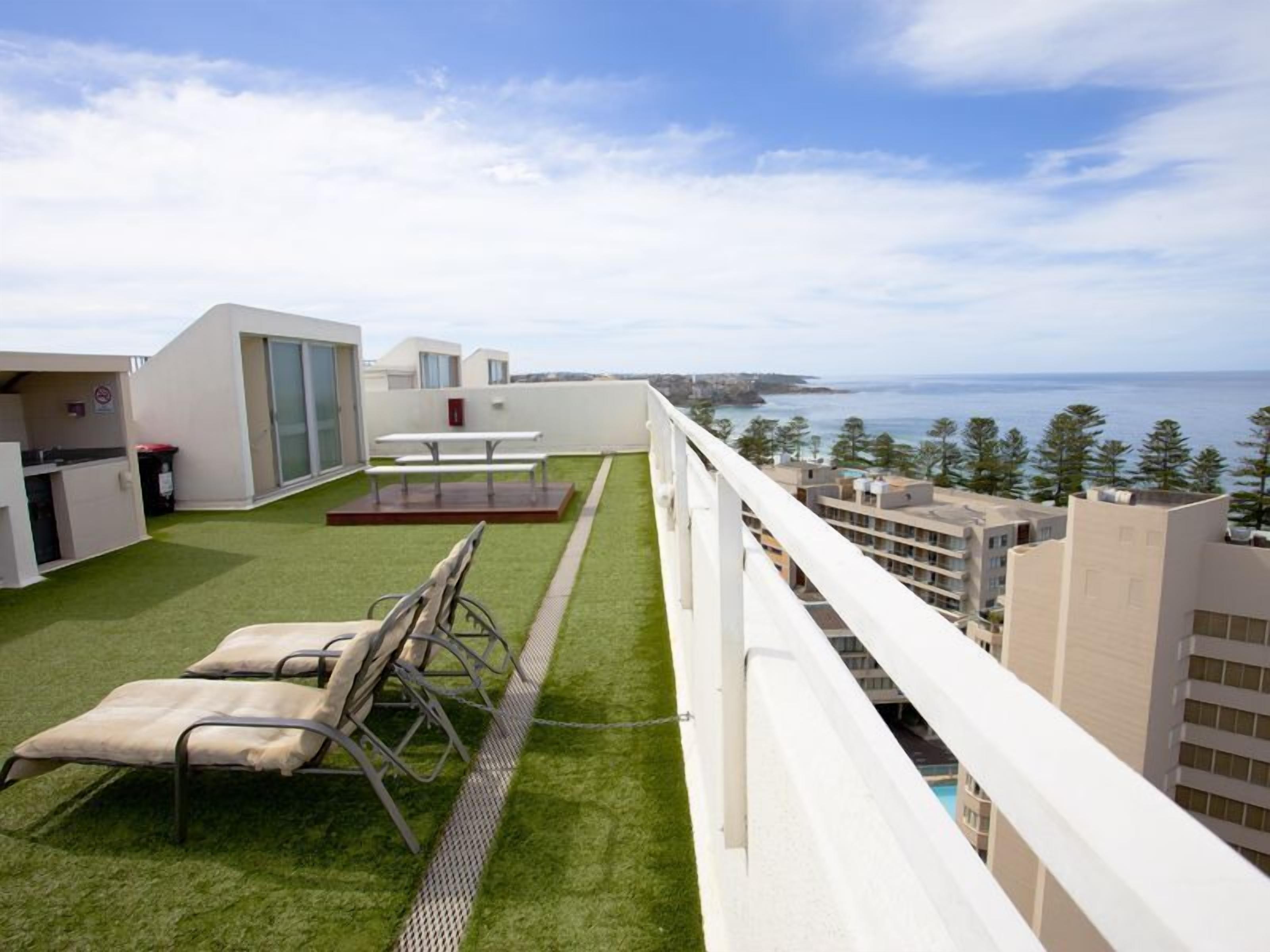 Manly Ocean Beach Apartment + Views! — image 12