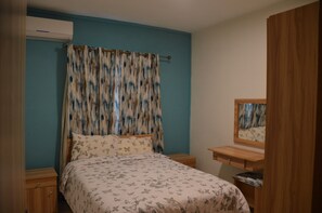 2 bedrooms, in-room safe, iron/ironing board, free WiFi