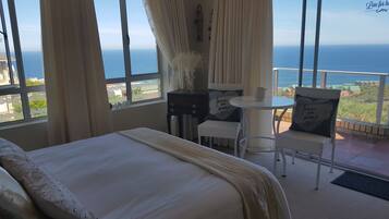 3 chambres, coffres-forts dans les chambres, bureau