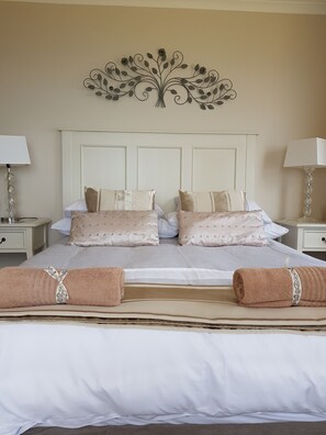 3 bedrooms, in-room safe, desk, iron/ironing board