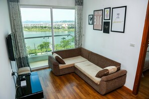 TV - Well equipped apartment with sea view, best location for Cruise (Tp. Hạ Long)