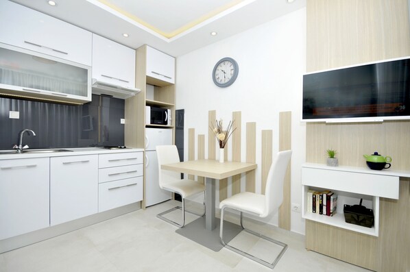 Fridge, microwave, stovetop, coffee/tea maker