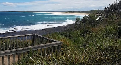 Merinäköala ja ranta näkymät parvekkeelta, virkistäviä merituulet! Kotieläimet tervetuloa!