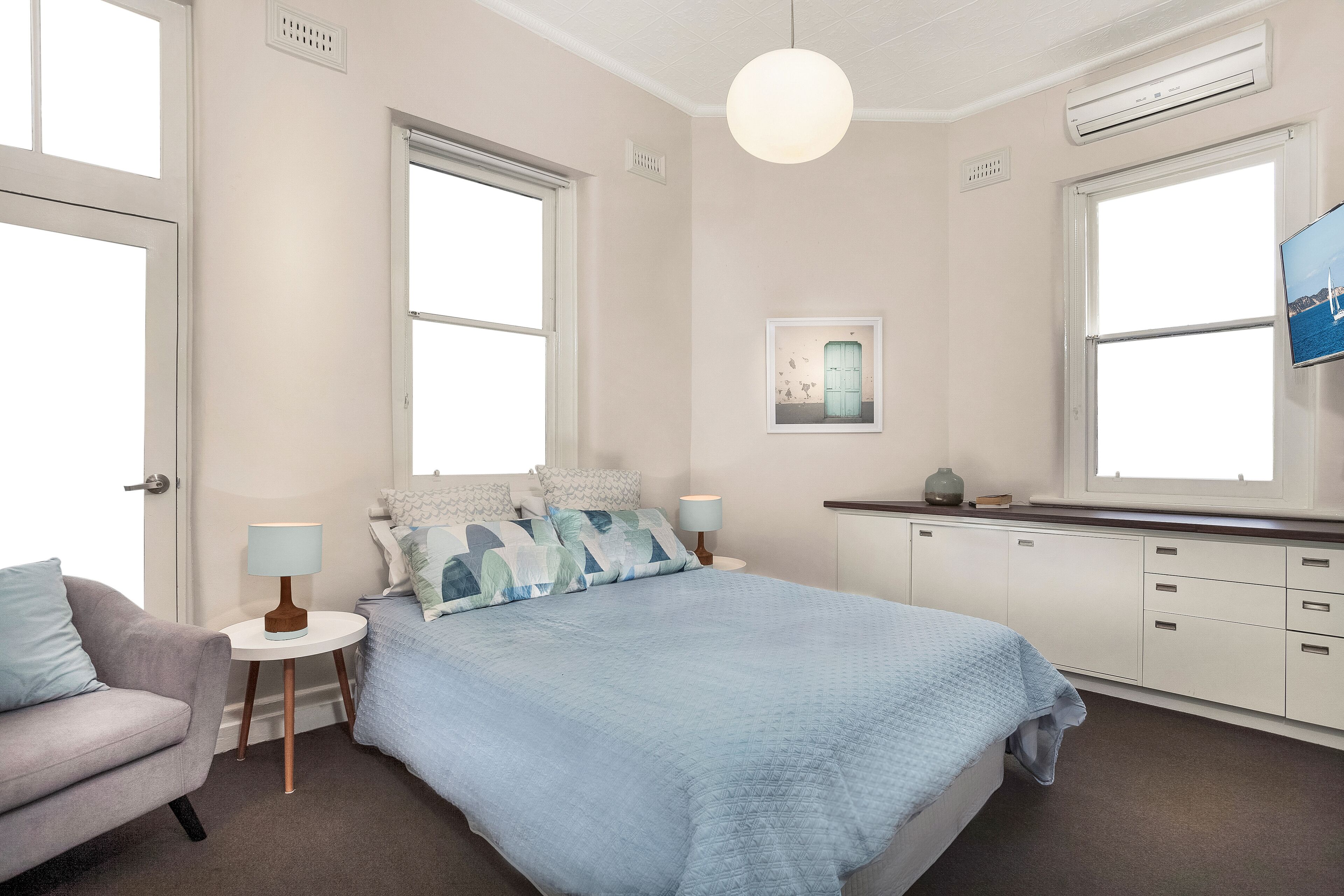 Heaven on Erin - Great MCG Location 4 BR Parking — image 11