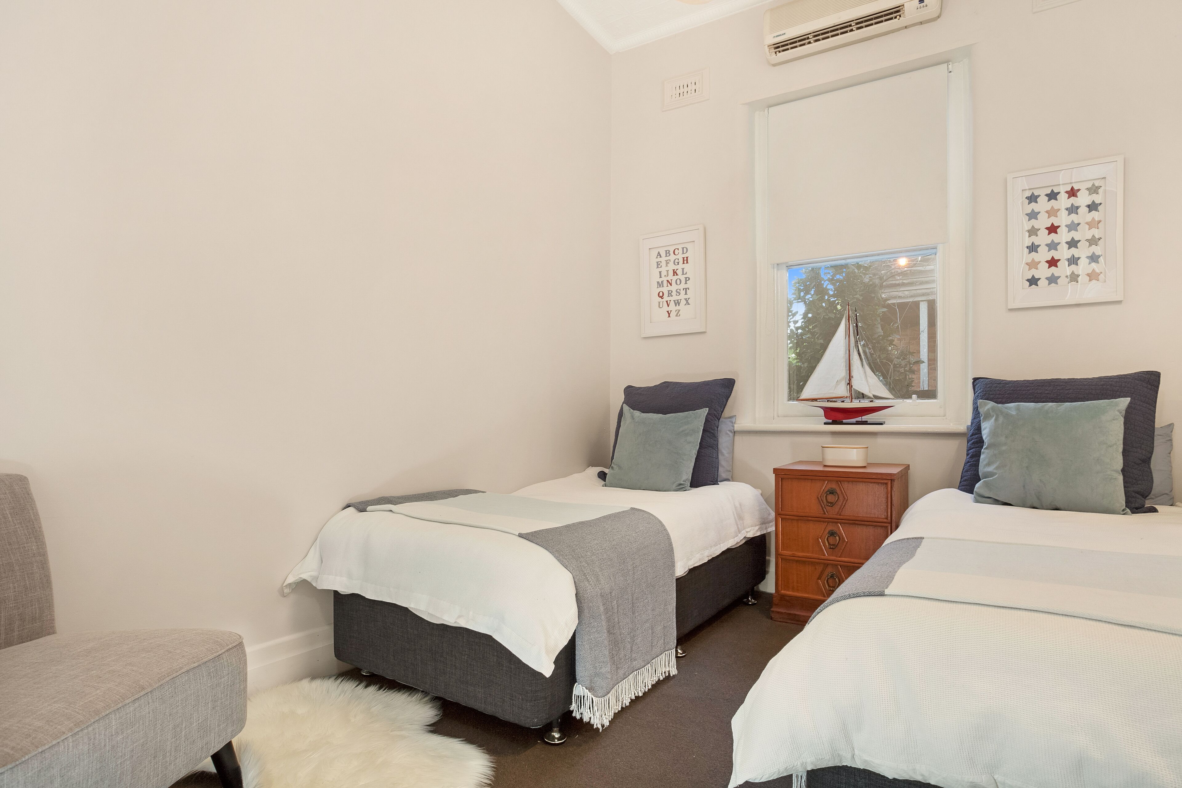 Heaven on Erin - Great MCG Location 4 BR Parking — image 14