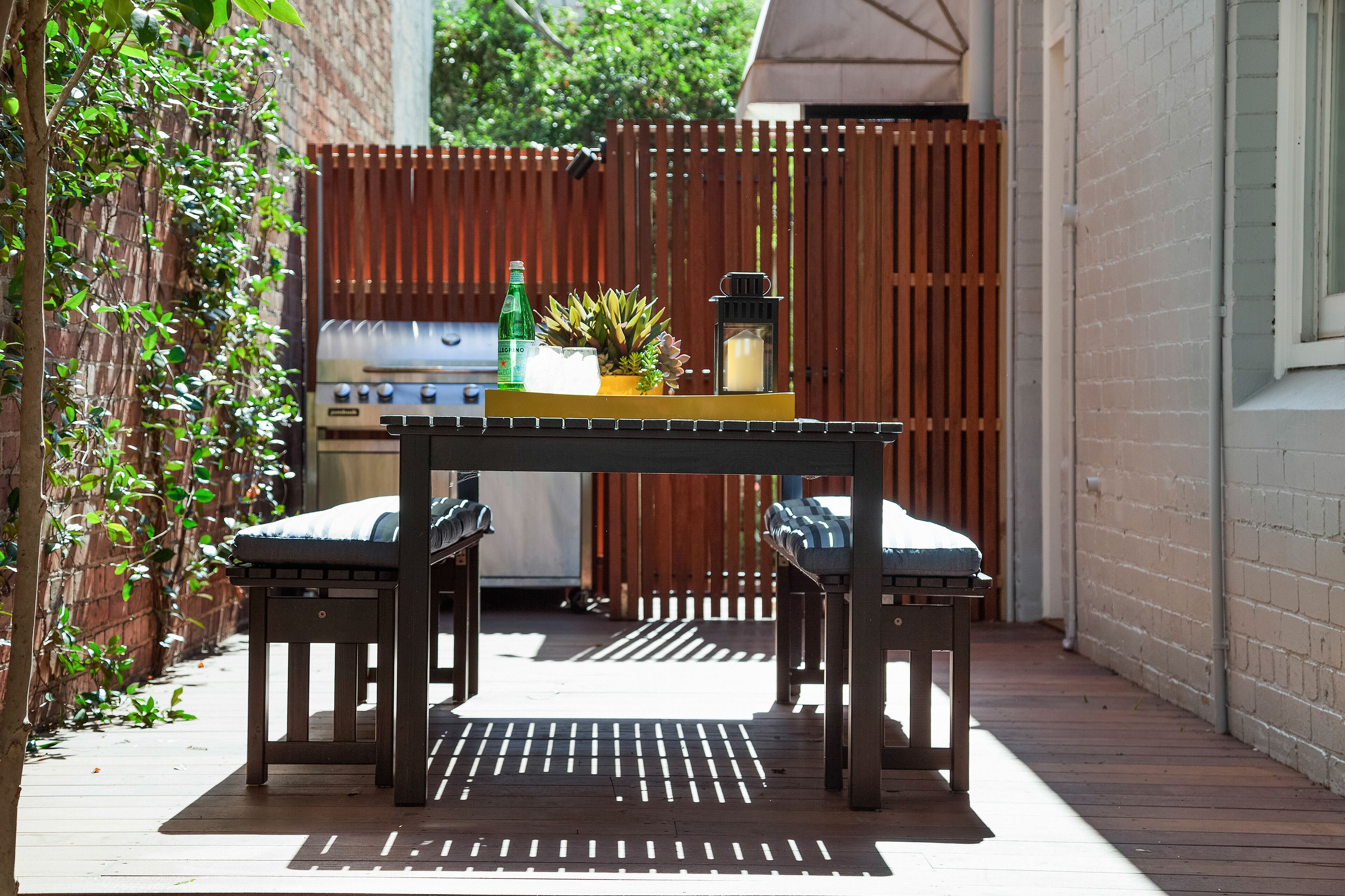Heaven on Erin - Great MCG Location 4 BR Parking — image 19