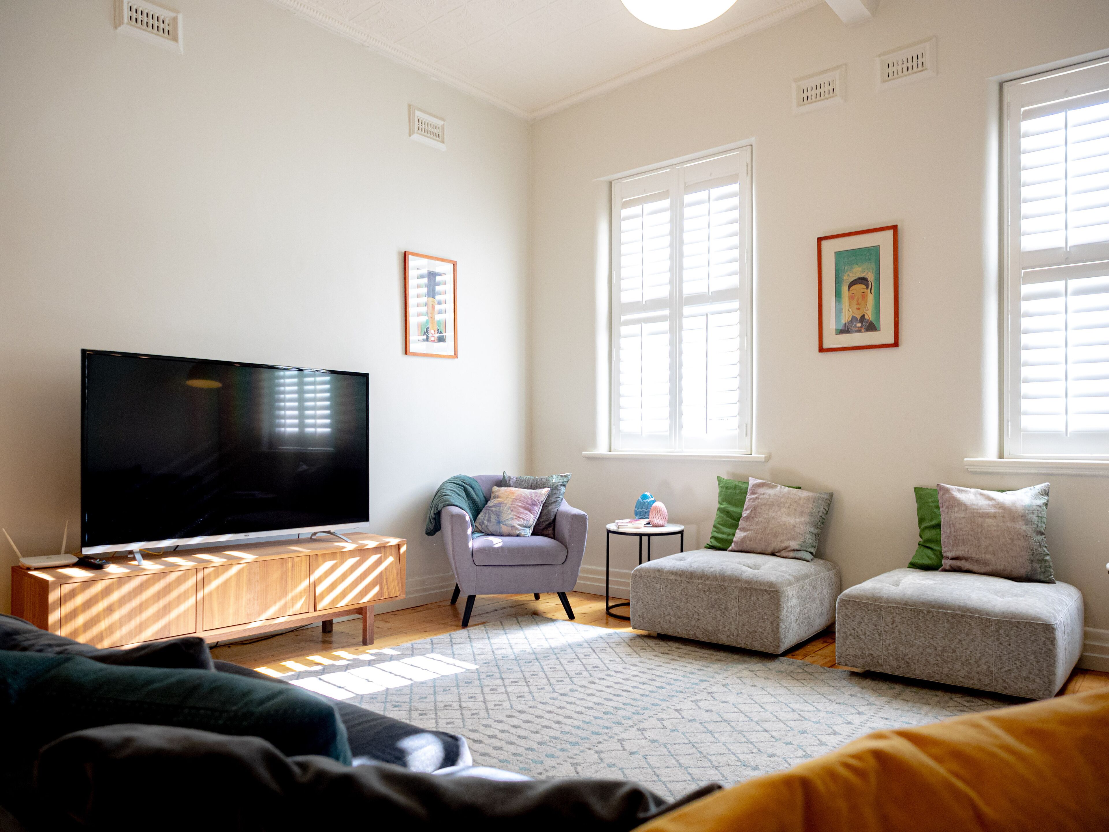 Heaven on Erin - Great MCG Location 4 BR Parking — image 7