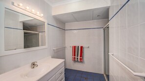 Shower - Moana 4 - Great Position (Avoca Beach)