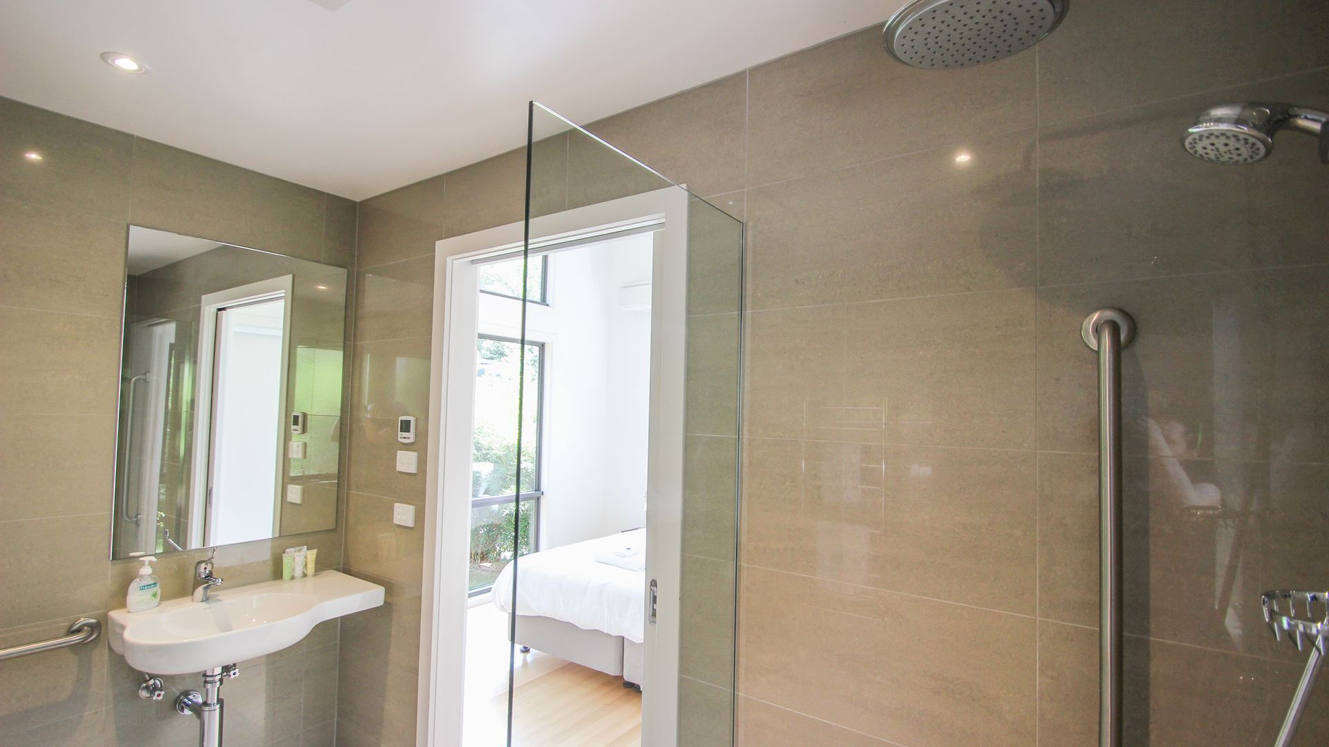 Shower, jetted bath, hair dryer, towels