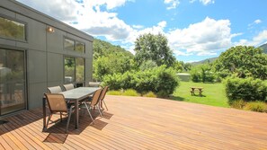 تناول الطعام بالخارج