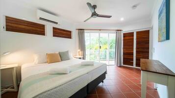 3 chambres, fer et planche Ă repasser, draps fournis