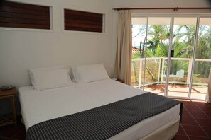3 chambres, fer et planche à repasser, draps fournis