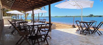 シャバンテスダムのコテージ、w /ビーチ、プール、ボートランプ、島