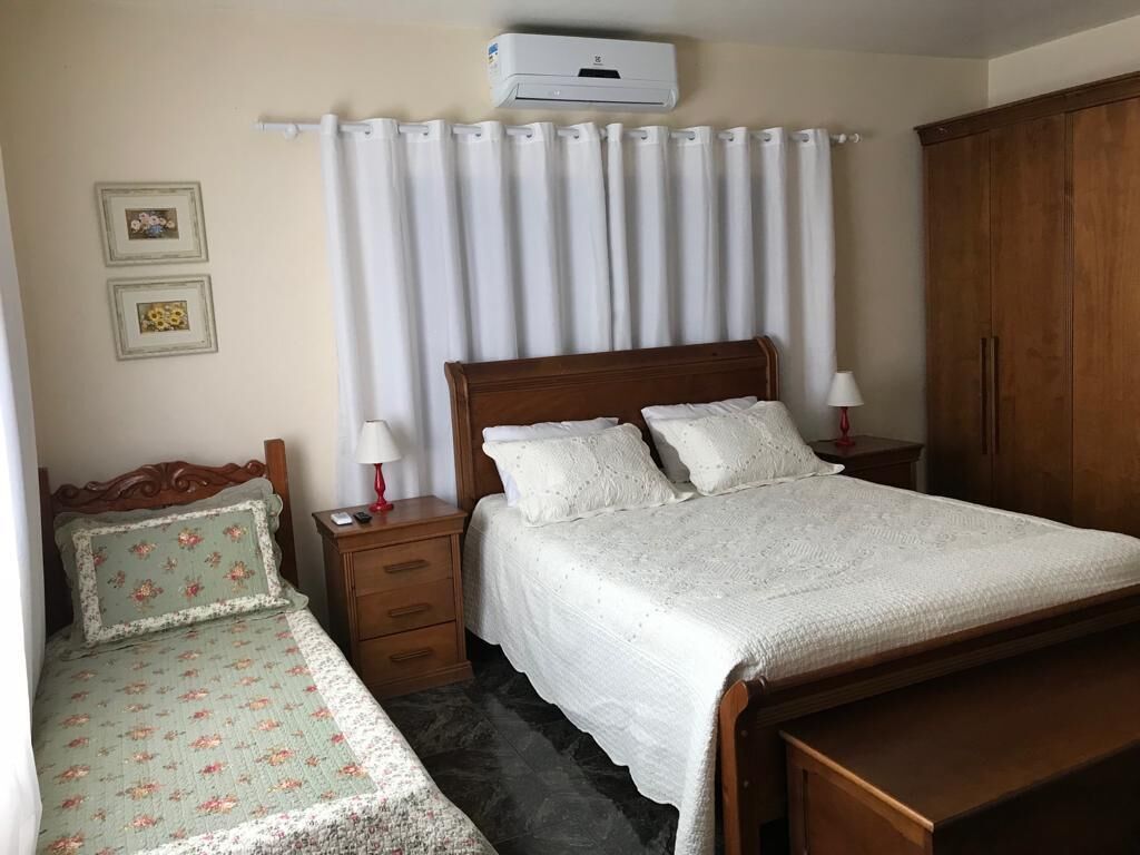 Cottage in the Chavantes Dam, w / beach, pool, boat ramp, island