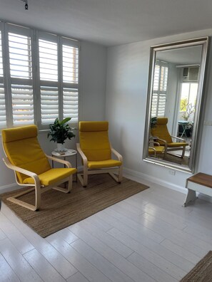 Interior - bondi beach  studio 8  balcony  rooftop pool, aircon, walk to beach, restaurants (Bondi Beach)