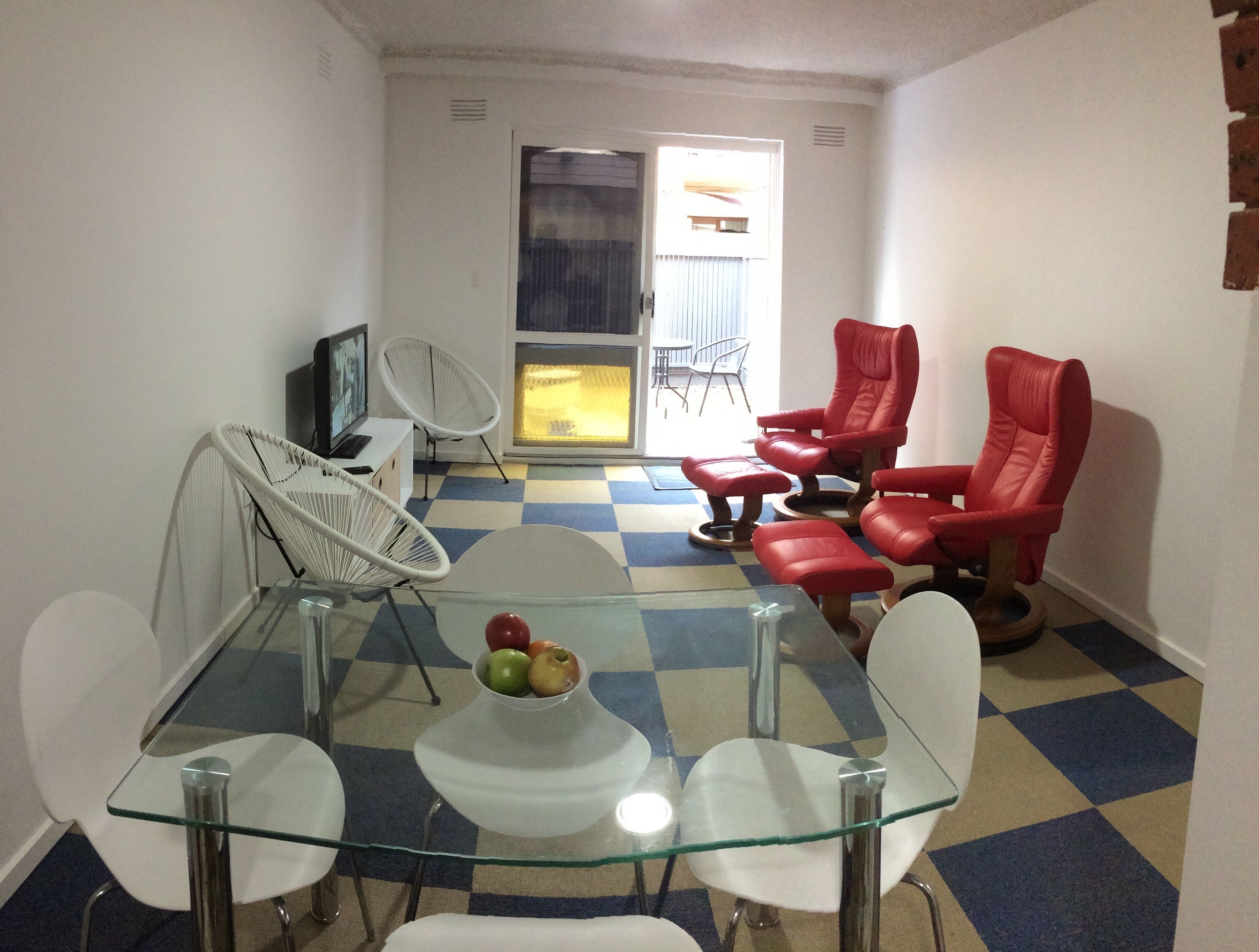 Ground Floor Apartment with Courtyard, WiFi and Off Street Parking