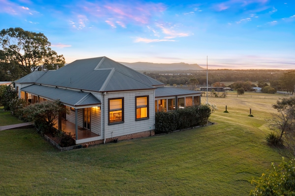 Callie Rose Lovedale set rurally amongst vineyards & acreage homes