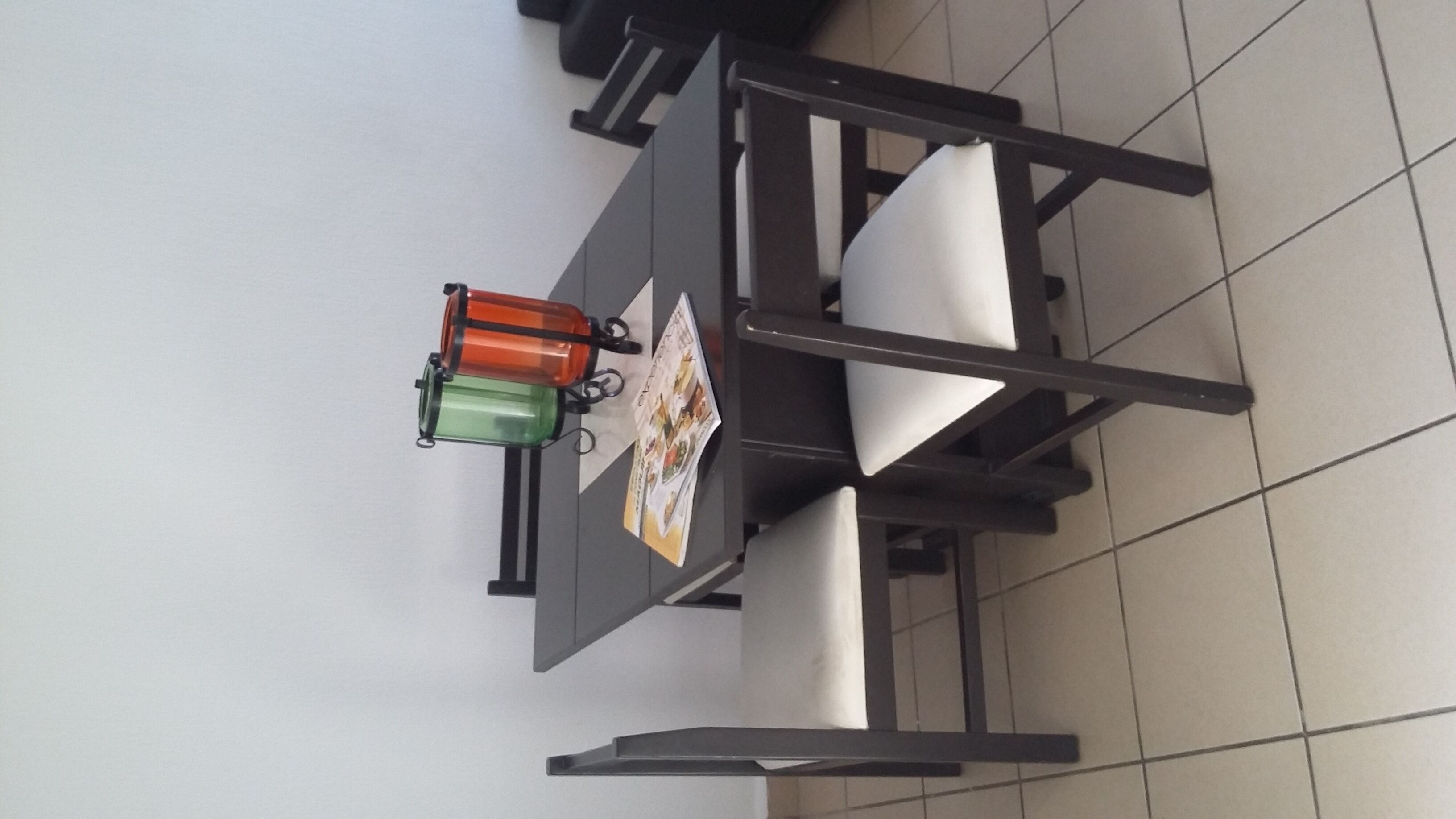 Linda casa cerca de plazas comerciales, bares y playas.