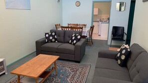 TV - Upstairs Beachfront Unit in Central Location (Victor Harbor)