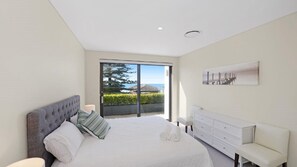 4 bedrooms, iron/ironing board, Internet, bed sheets