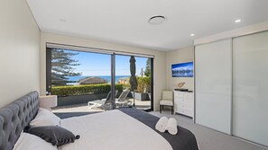 4 bedrooms, iron/ironing board, Internet, bed sheets
