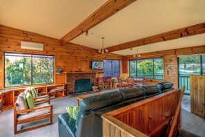 TV - Beachcroft -  Freycinet Holiday Houses (Coles Bay)