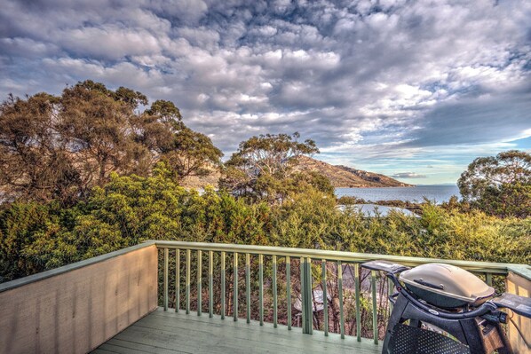 Property grounds - Beachcroft - Freycinet Holiday Houses (Coles Bay)