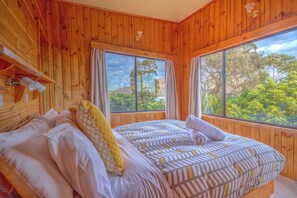 4 bedrooms, iron/ironing board, free WiFi, bed sheets - Beachcroft -  Freycinet Holiday Houses (Coles Bay)