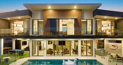 CENTRAL LOCATION FOR LUXURY VACATION