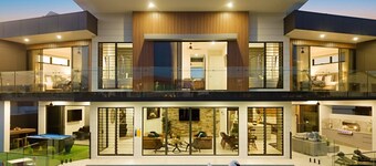 CENTRAL LOCATION FOR LUXURY VACATION