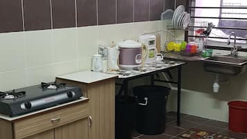 Fridge, microwave, stovetop, electric kettle