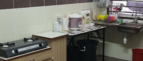 Fridge, microwave, stovetop, electric kettle