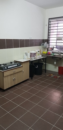Fridge, microwave, stovetop, electric kettle