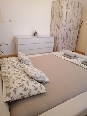 2 makuuhuonetta, Wi-Fi, vuodevaatteet