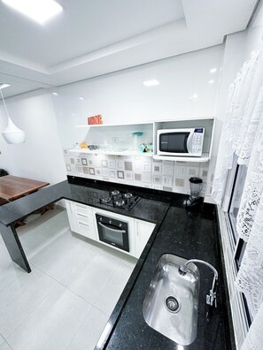 Oven, stovetop, electric kettle, blender