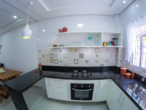 فرن، موقد طهي مسطح، غلّاية كهربائية، خلاط