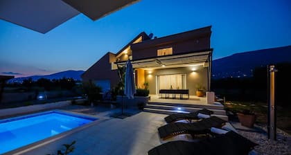 Villa Toni with swimming pool