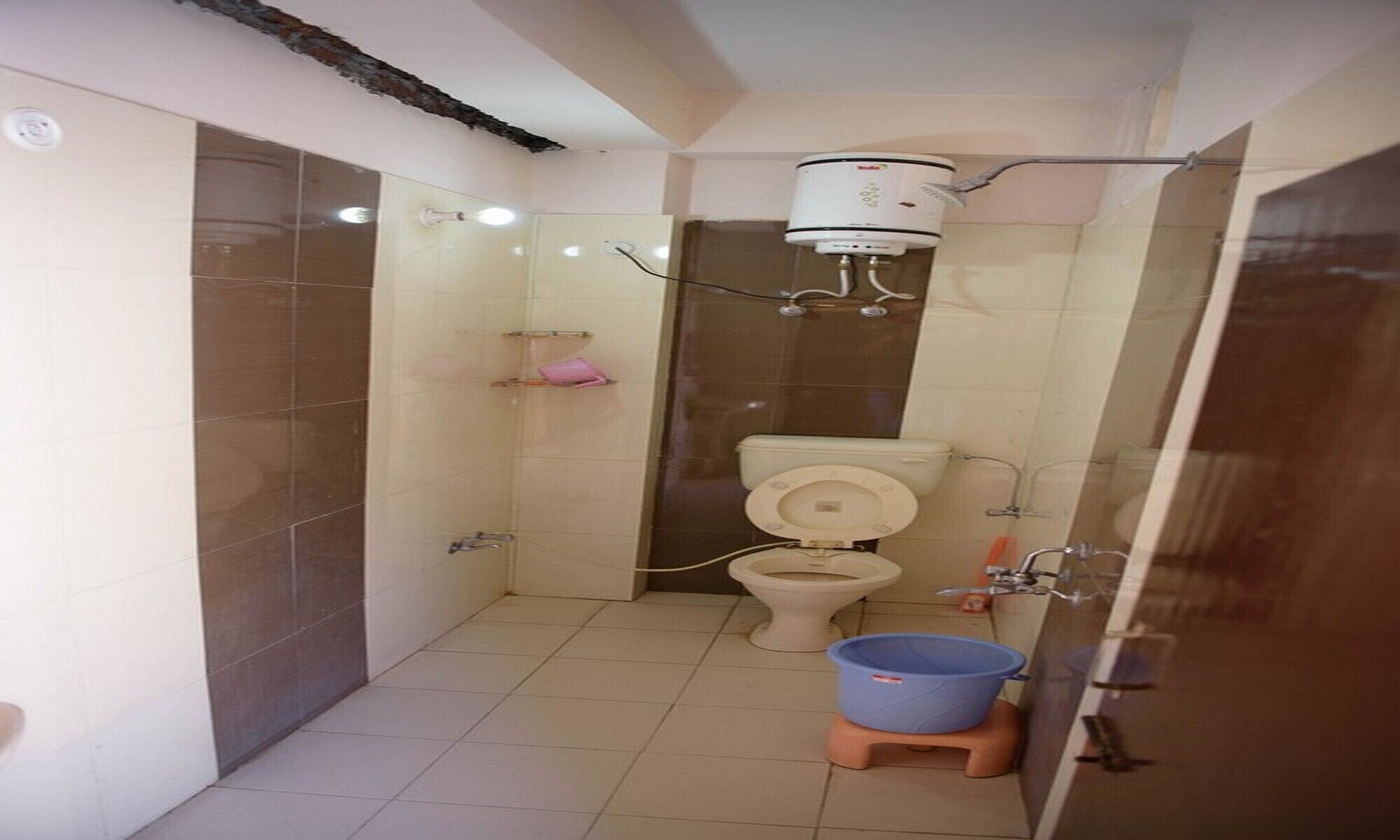 Comfortable Room on Secluded Mountains